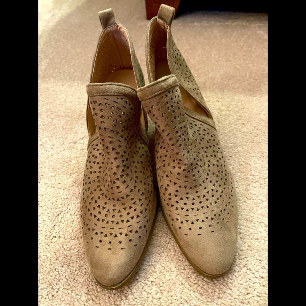 Suede beige booties